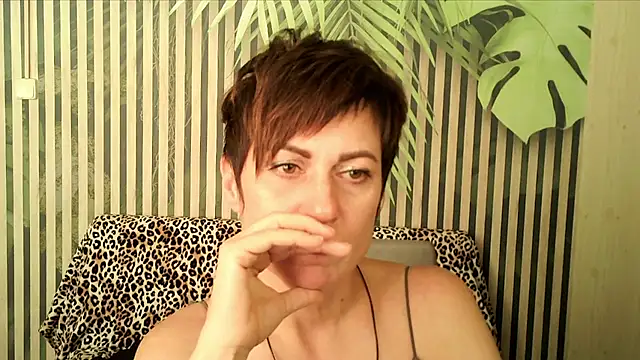 Ashley Brookss online show from October 1, 2025, 1:26 pm