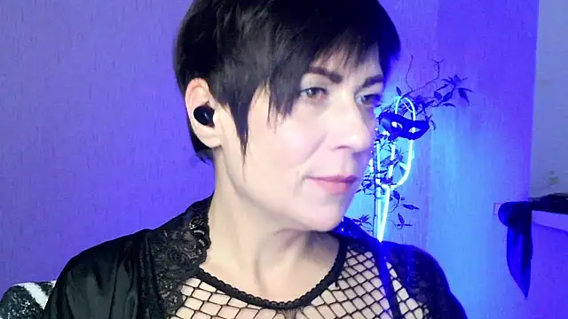 Ashley Brookss online show from November 28, 2025, 4:51 pm