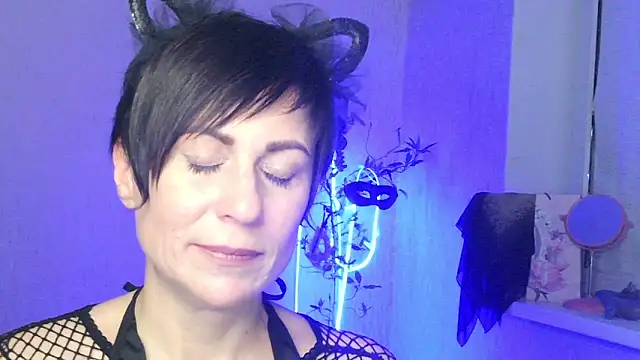 Ashley Brookss online show from November 15, 2025, 9:30 pm