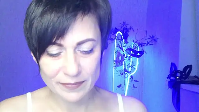 Ashley Brookss online show from November 21, 2025, 3:22 pm