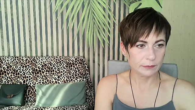 Ashley Brookss online show from October 9, 2025, 12:06 pm