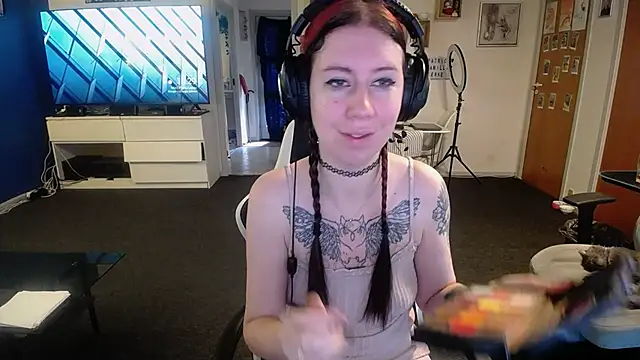 Snapshot of TattooedGirls chatting on October 1, 2025, 8:30 am TattooedGirls online show from October 1, 2025, 8:30 am