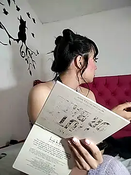 Snapshot of Valentina_Squirt- chatting on December 3, 2025, 9:09 am Valentina Squirt- online show from December 3, 2025, 9:09 am