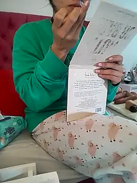 Snapshot of Valentina_Squirt- chatting on November 27, 2025, 9:10 am Valentina Squirt- online show from November 27, 2025, 9:10 am