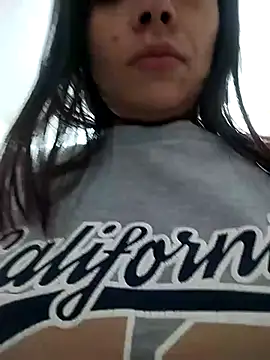 Snapshot of Valentina_Squirt- chatting on December 1, 2025, 9:32 am Valentina Squirt- online show from December 1, 2025, 9:32 am