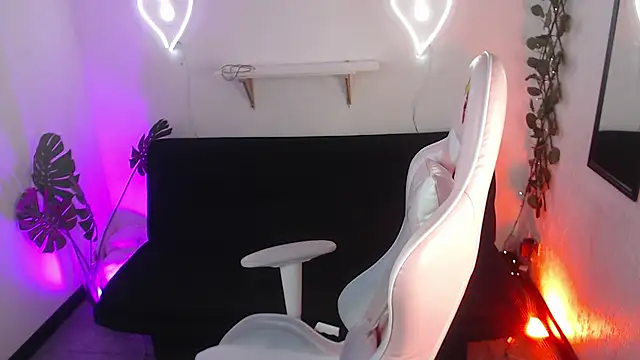 Snapshot of Lexy_Storm_18 chatting on October 20, 2025, 8:31 pm Lexy Storm 18 online show from October 20, 2025, 8:31 pm