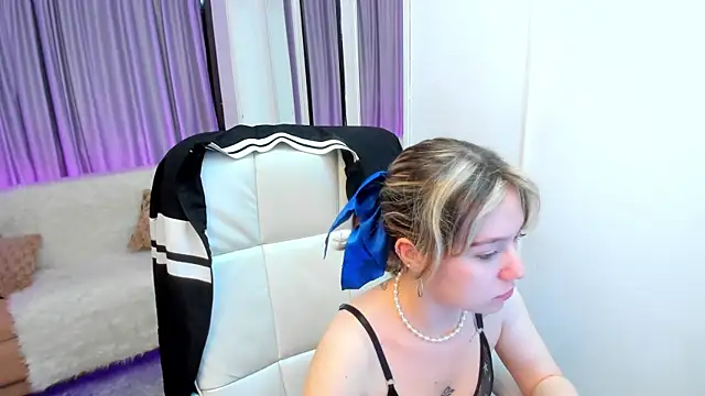 Snapshot of Lucia_Copper chatting on November 3, 2025, 11:58 am Lucia Copper online show from November 3, 2025, 11:58 am