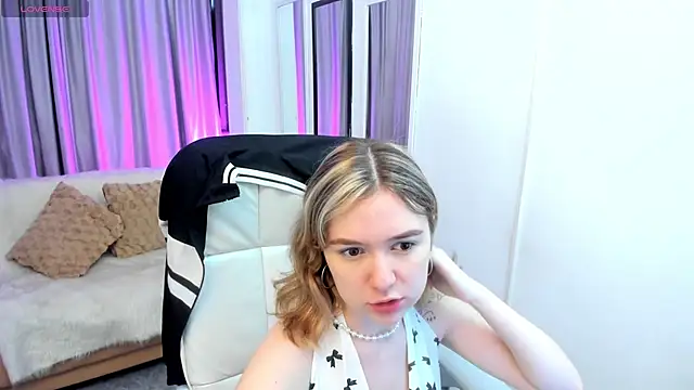 Snapshot of Lucia_Copper chatting on October 30, 2025, 11:52 am Lucia Copper online show from October 30, 2025, 11:52 am