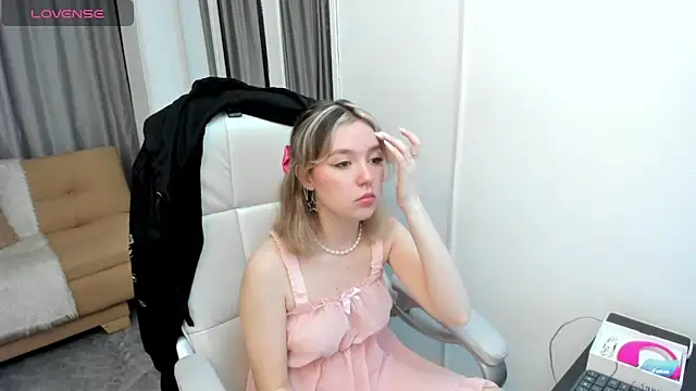 Snapshot of Lucia_Copper chatting on September 30, 2025, 1:17 pm Lucia Copper online show from September 30, 2025, 1:17 pm