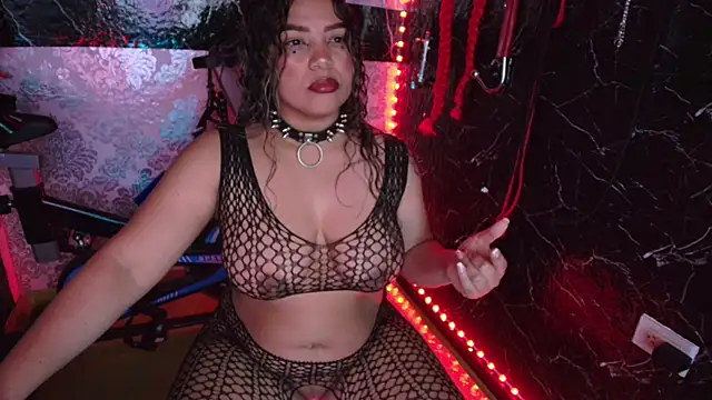 Snapshot of scarlet_queen__ chatting on December 15, 2025, 8:36 pm scarlet queen online show from December 15, 2025, 8:36 pm