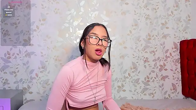 Luciaoregon online show from November 7, 2025, 1:26 pm