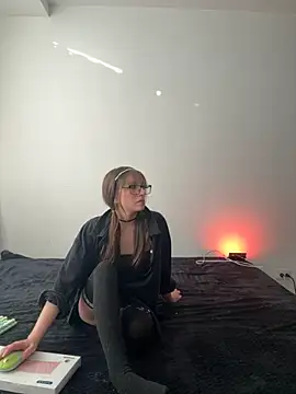 stiven 1  online show from October 6, 2025, 9:48 pm