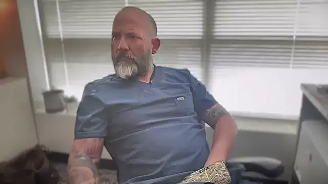 fuckadilf online show from April 24, 2026, 7:27 pm