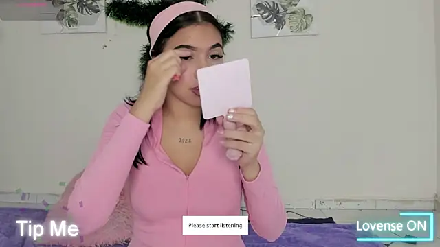 Ainoa Pink online show from December 3, 2025, 12:37 pm