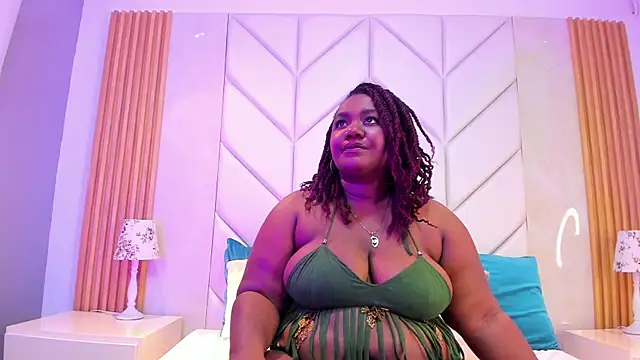 Snapshot of EmmaBrantt chatting on July 22, 2026, 4:14 am EmmaBrantt online show from July 22, 2026, 4:14 am