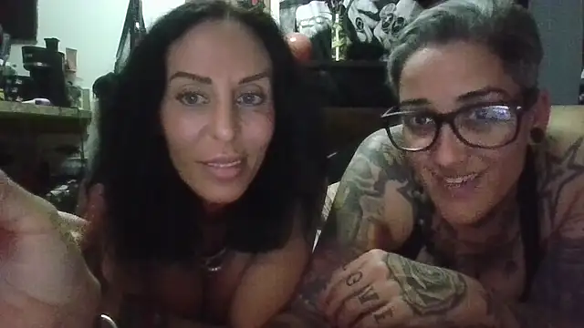 inkdhollow1 online show from November 7, 2025, 2:16 am