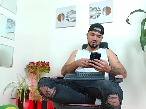 Snapshot of mathewv_ chatting on November 8, 2025, 10:57 pm mathewv online show from November 8, 2025, 10:57 pm