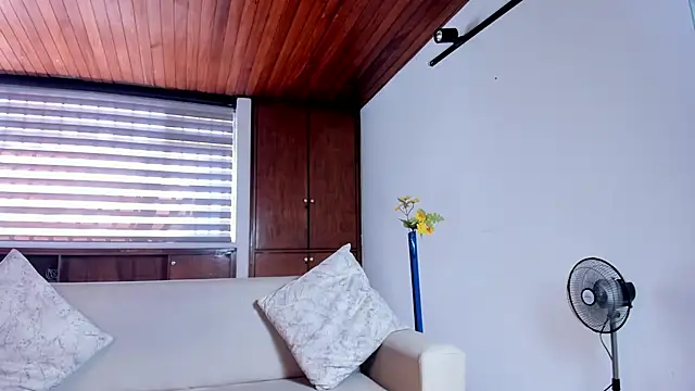 VenusCooper online show from January 17, 2026, 7:28 pm