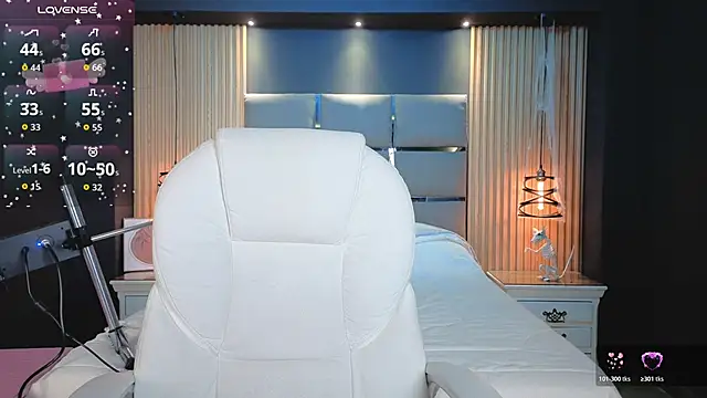 Snapshot of Emily_Roberts9 chatting on November 19, 2025, 11:43 am Emily Roberts9 online show from November 19, 2025, 11:43 am