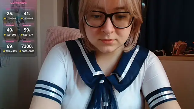 LolaWEI online show from October 15, 2025, 7:27 am