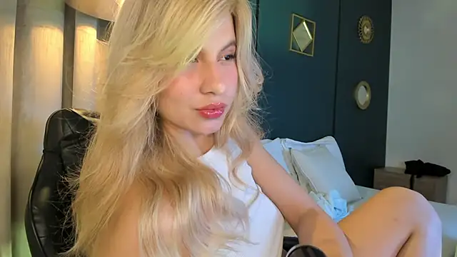 Snapshot of mia_curry chatting on June 10, 2026, 7:15 pm mia curry online show from June 10, 2026, 7:15 pm