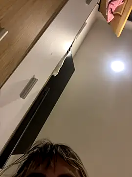 Zoe riivas online show from October 24, 2025, 10:25 am