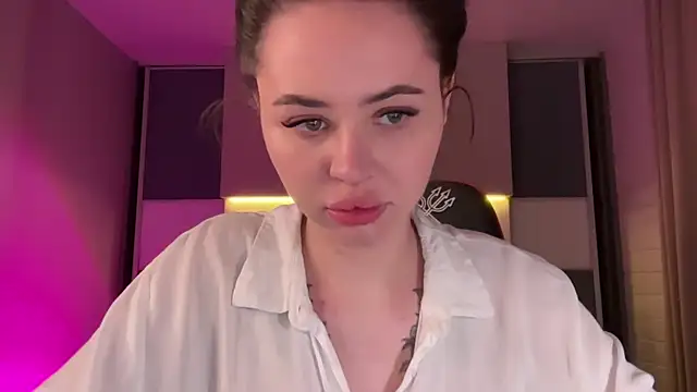 Snapshot of AlmaryKim chatting on February 13, 2025, 9:17 pm AlmaryKim online show from February 13, 2025, 9:17 pm