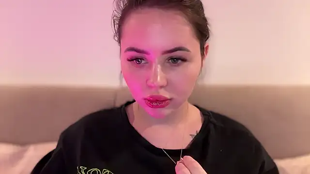 Snapshot of AlmaryKim chatting on November 1, 2025, 8:36 pm AlmaryKim online show from November 1, 2025, 8:36 pm