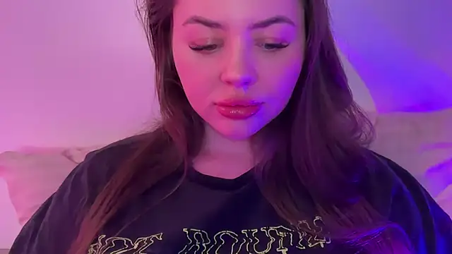 AlmaryKim online show from April 14, 2026, 7:19 pm