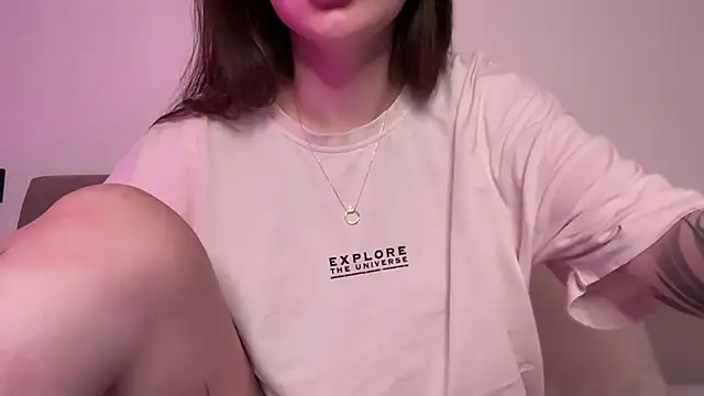 AlmaryKim online show from November 21, 2025, 8:08 pm