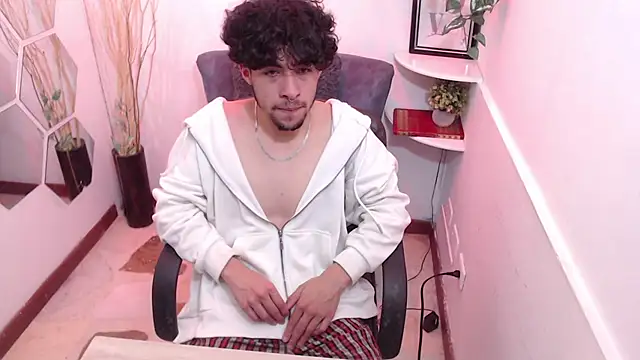 Snapshot of Liil_boy chatting on November 26, 2025, 3:39 am Liil boy online show from November 26, 2025, 3:39 am