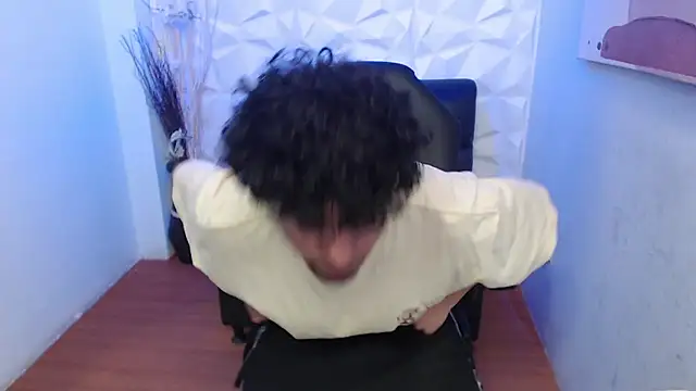 Snapshot of Liil_boy chatting on October 24, 2025, 4:00 am Liil boy online show from October 24, 2025, 4:00 am