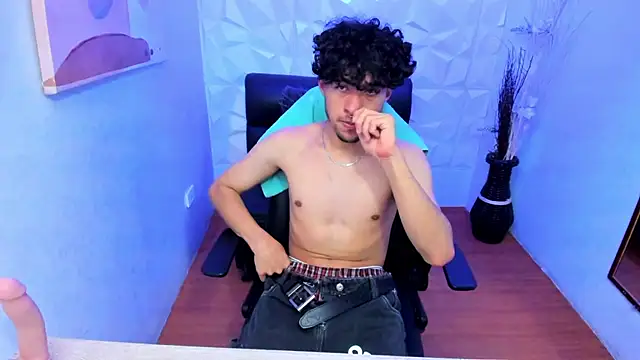 Snapshot of Liil_boy chatting on November 15, 2025, 3:32 am Liil boy online show from November 15, 2025, 3:32 am