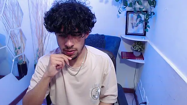 Snapshot of Liil_boy chatting on November 27, 2025, 3:29 am Liil boy online show from November 27, 2025, 3:29 am