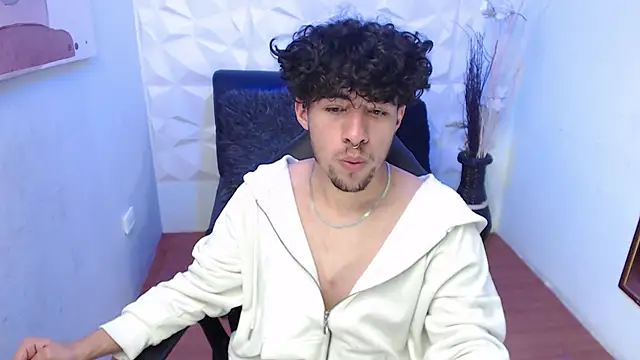 Snapshot of Liil_boy chatting on November 21, 2025, 3:27 am Liil boy online show from November 21, 2025, 3:27 am