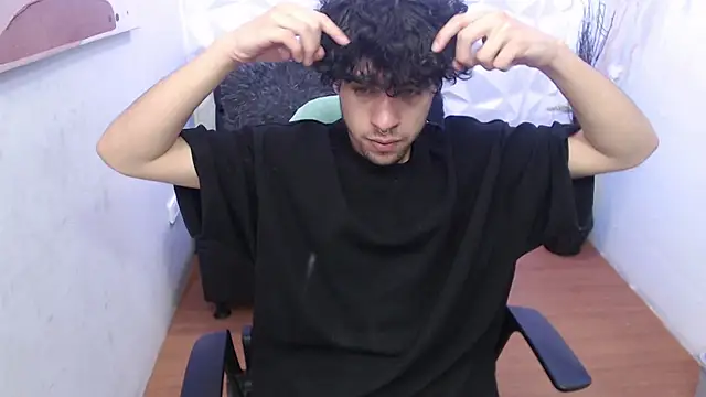 Snapshot of Liil_boy chatting on November 13, 2025, 3:32 am Liil boy online show from November 13, 2025, 3:32 am