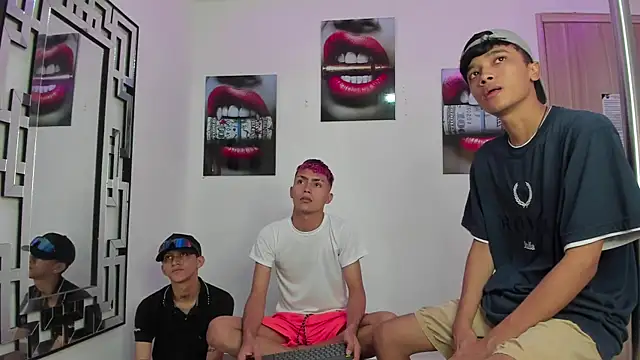 VERY HOT GUYS online show from December 5, 2025, 1:10 pm