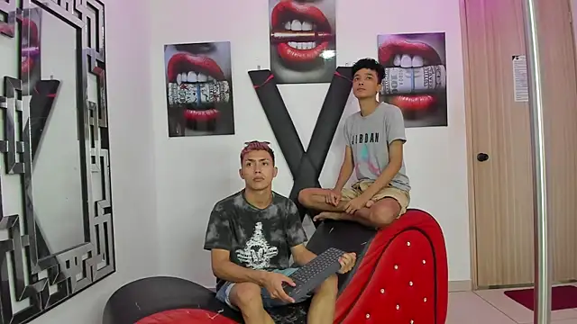 VERY HOT GUYS online show from November 27, 2025, 1:22 pm