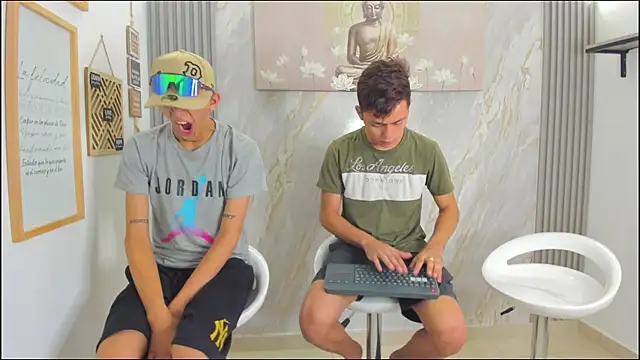 VERY HOT GUYS online show from January 6, 2026, 1:15 pm