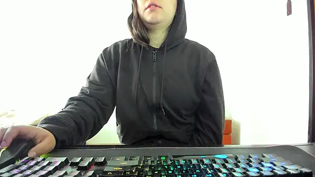 annyaparis online show from April 16, 2026, 12:50 pm