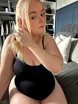 Snapshot of lusciouslylou chatting on October 28, 2025, 10:25 am lusciouslylou online show from October 28, 2025, 10:25 am