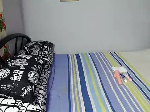 lady fingertips online show from February 22, 2026, 7:59 pm