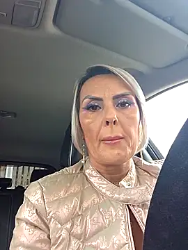 KirraWhite online show from October 28, 2025, 6:12 am