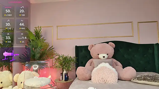 KirraWhite online show from April 2, 2026, 5:03 am