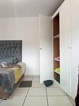 MissBubbles04 online show from October 18, 2025, 5:09 am