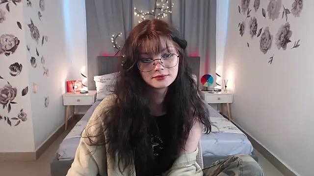 Snapshot of MileyRood chatting on October 23, 2025, 11:36 pm MileyRood online show from October 23, 2025, 11:36 pm