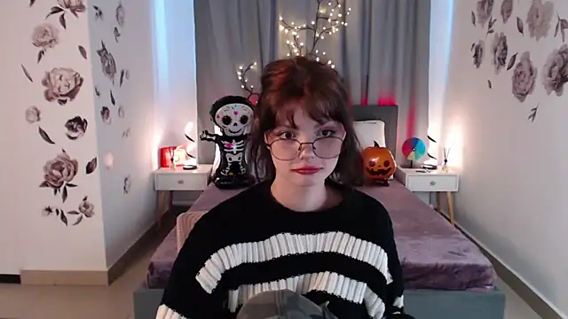 Snapshot of MileyRood chatting on November 3, 2025, 11:30 pm MileyRood online show from November 3, 2025, 11:30 pm