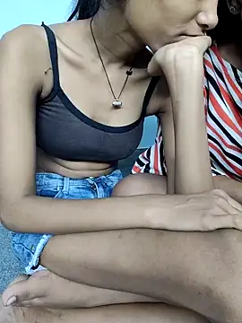 Unique girls90 online show from April 16, 2026, 9:39 pm