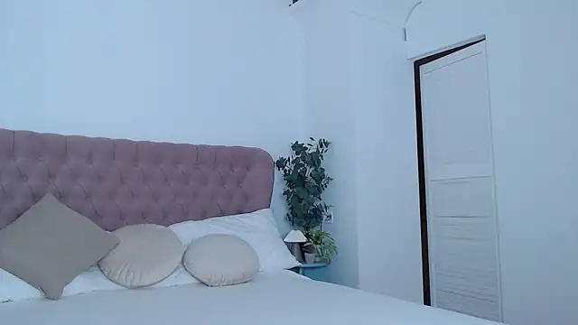 Naughty kittyy1 online show from October 16, 2025, 7:27 am