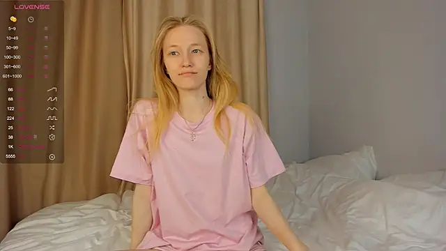 Snapshot of LoversFire chatting on November 30, 2025, 12:39 pm LoversFire online show from November 30, 2025, 12:39 pm